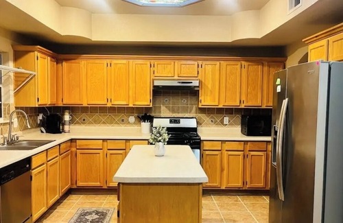 El Paso House | Poker/Pool Table Room! Very Speacious Westside Home Pet Friendly