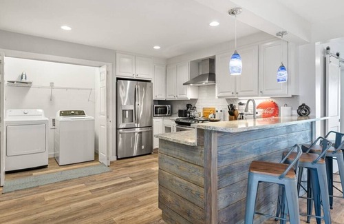Rockport House | Poker table+Water Front+BBQ+Arcade+Hammock+Ping Pong+Pancakes+Coffee