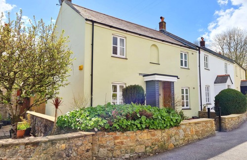Charlestown Cottage | POLDARK COTTAGE, family friendly, with open fire in Charlestown