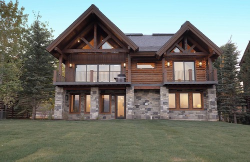 Victor House | Pole Canyon Cabin Mountain Modern Sophisticated Luxury in Victor ID w/Loft