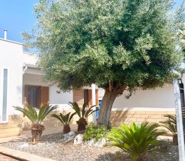 Polignano a Mare Villa | Polignano Villa with Jacuzzi, Garden & Parking