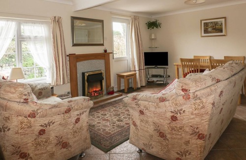 Mullion Cottage | POLURRIAN, family friendly, with a garden in Mullion