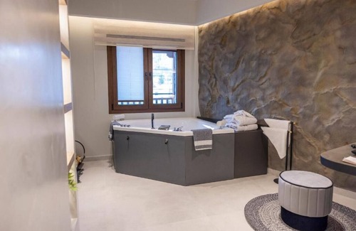 Kalambaka Apartment | Polyzos Luxury Suites Meteora #1 - Adults Friendly
