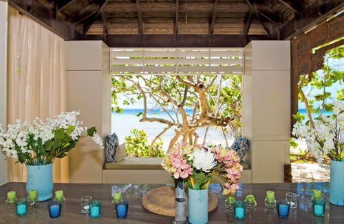 West Bay House | Pomegranate Cottage: Island Cottage on Boutique Micro-Resort 10 mins from Seven