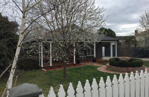 Healesville House | Pomegranate Guest House