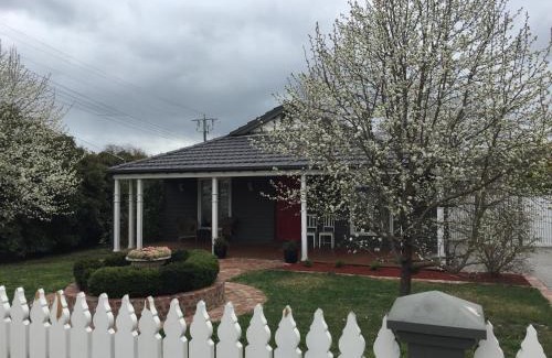Healesville House | Pomegranate Guest House
