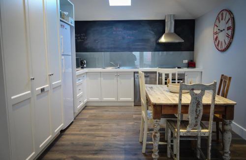 Healesville House | Pomegranate Guest House