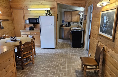 Nathrop Cabin | Pomeroy Cabin at Deer Valley with geothermal pool & more! Family & Pet Friendly
