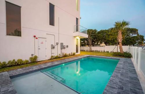 Pompano Beach House | Pompano Beach Retreat villa with Pool Jacuzzi