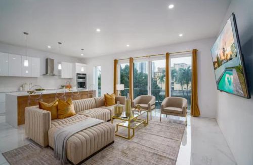 Pompano Beach House | Pompano Beach Retreat villa with Pool Jacuzzi