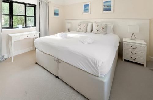 Sedgehill House | Pond-B6844
