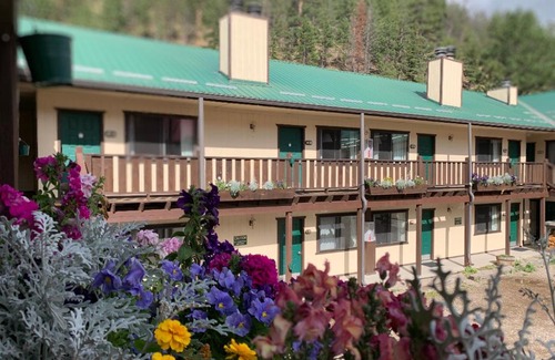 Red River Hotel | Ponderosa Lodge 11AB with High Speed Wifi