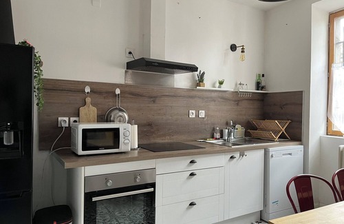 Carcassonne House | Pont Vieux house with parking space at the foot of the medieval city
