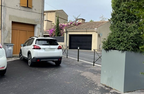 Carcassonne House | Pont Vieux house with parking space at the foot of the medieval city