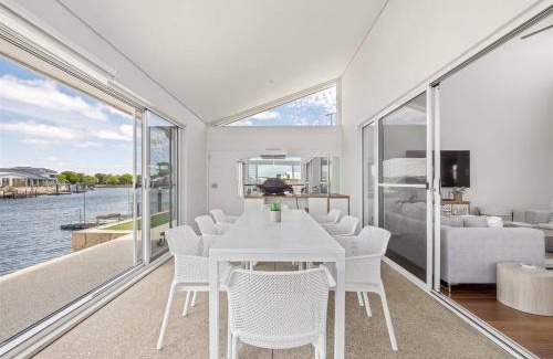 Geographe House | Pontoon Paradise - Waterfront Serenity in Geographe