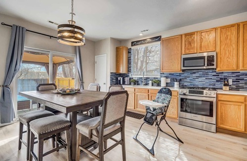 Colorado Springs House | Pony Meadows! Family Escape with BBQ & Workspace
