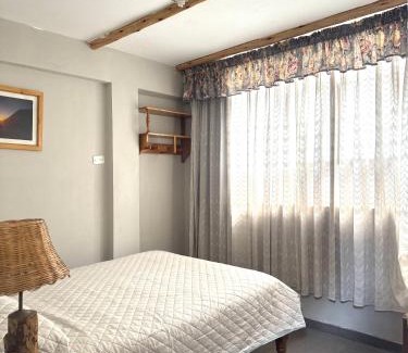 Caraz Bed & Breakfast | Pony's Lodge B&B