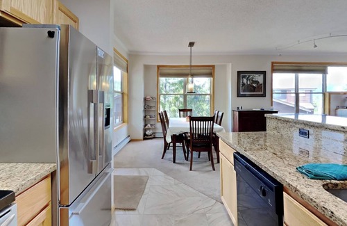 Wildernest House | Pooch-Approved 2BR w/snazzy ensuites; 30+ days, and live like a local!