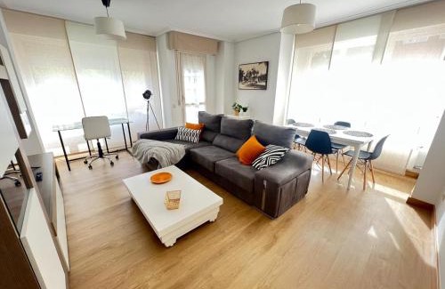 Logrono Apartment | POOL AND CONFORT 3 habitaciones y garaje By apartamentos Logroño