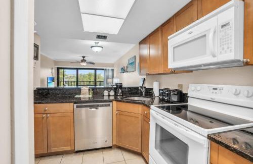 Park Shore House | Pool and Lake Views Park Shore Resort