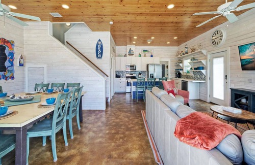 Port Aransas Villa | Pool Cabana, Backyard w/Fire Pit, Walk to the Beach | Villa Reel by AvantStay