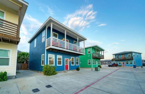Port Aransas Villa | Pool Cabana Backyard w Fire Pit Walk to the Beach Villa Reel by AvantStay