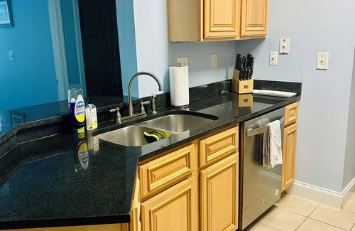 Charleston Condo | Pool, Elevator, Balcony, Free Parking, Near Folly Beach