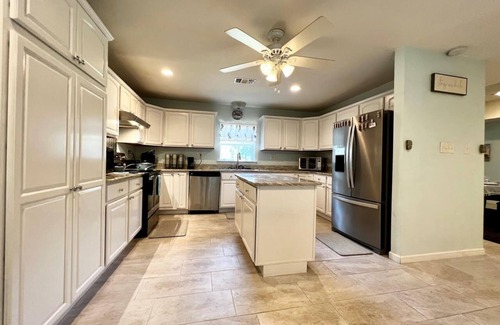 Long Beach House | Pool fun /Booking Fast for Spring Break /Walk to the Beach