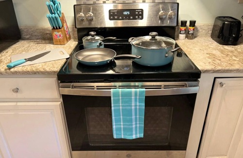Long Beach House | Pool fun /Booking Fast for Spring Break /Walk to the Beach
