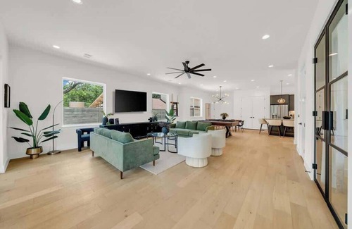 Riverside House | Pool & Game Room & Chef's Kitchen – 6BR Sleeps 24