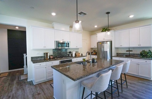 Fontana House | Pool, Hot tub, BBQ, Washer & Dryer, Dedicated work space, high speed internet.
