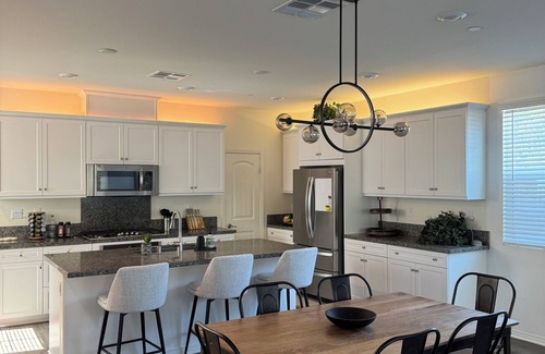 Fontana House | Pool, Hot tub, BBQ, Washer & Dryer, Dedicated work space, high speed internet.
