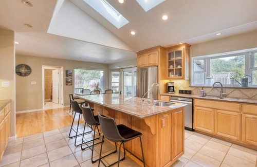 Sebastopol Cottage | Pool + Hot Tub + Firepit + Game Room Minutes From Sebastopol & Russian River Baker Lane Retreat