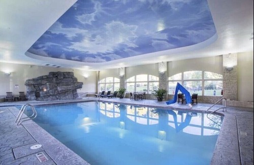 Zermatt Hotel | POOL IS OPEN! ZERMATT RESORT KING SUITE! (#237)