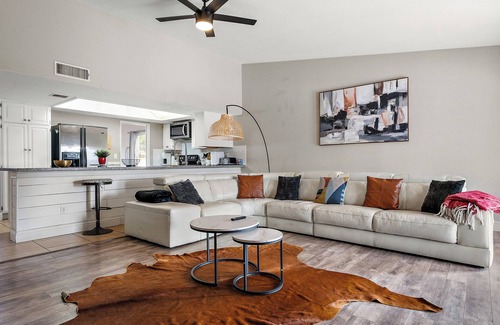 Ahwatukee Foothills House | Pool & Jacuzzi Home Near Ahwatukee Golf Club