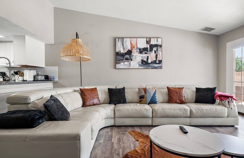 Ahwatukee Foothills House | Pool & Jacuzzi Home Near Ahwatukee Golf Club