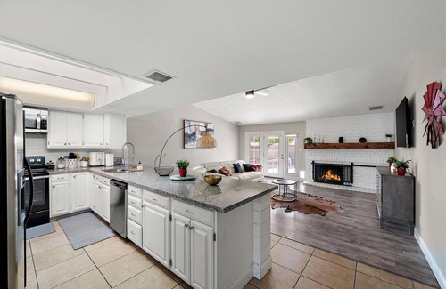Ahwatukee Foothills House | Pool & Jacuzzi Home Near Ahwatukee Golf Club