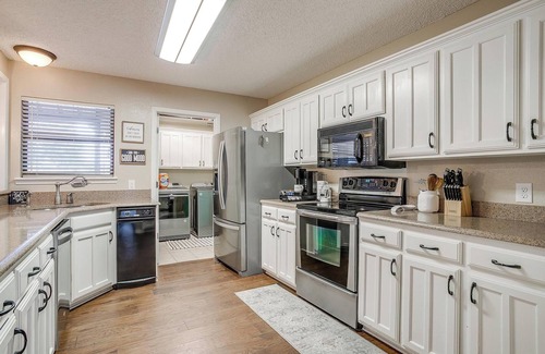 Stephenville House | Pool | On Golf Course | 3BR | Close to Tarleton