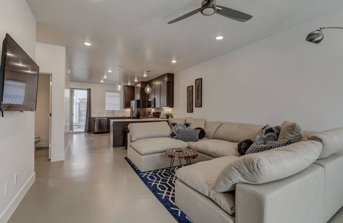 St. George House | Pool Open! | Pool View | Disney+ YouTubeTV | Built in Bunk Beds | Nintendo | #7