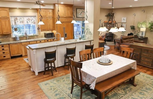 Visalia House | Pool & Playset Fun – Private Orchard Near Sequoia