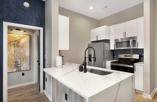 Fourth Ward Condo | POOL, ROOFTOP, SKYLINE VIEW in Downtown Charlotte