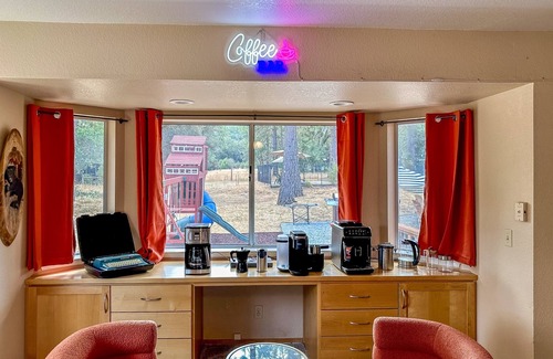 Oakhurst Villa | Pool*Sauna*HotTub*Theater*Bar*Pickleball*Volleyball