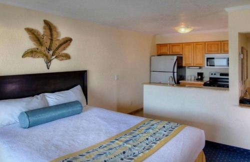 Rocky Point Hotel | Pool View Balcony! Unit w/Kitchen! Pool, Parking, Near Henry B. Plant Museum!