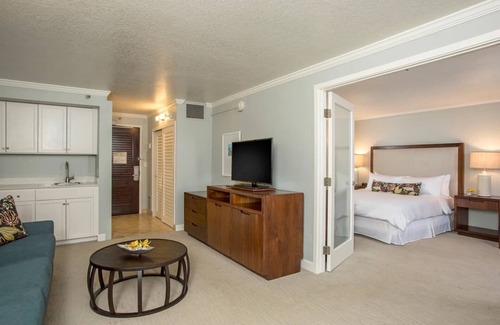 Hanamaulu Hotel | Pool View Unit Close to Waimea Canyon State Park
