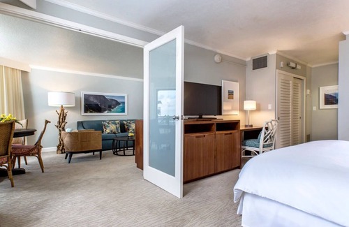 Hanamaulu Hotel | Pool View Unit Close to Waimea Canyon State Park