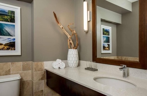 Hanamaulu Hotel | Pool View Unit Close to Waimea Canyon State Park