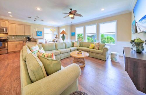 Old Town House | Pool Walkable to Old Town Eateries Nightlife Shops Palm Palace by AvantStay