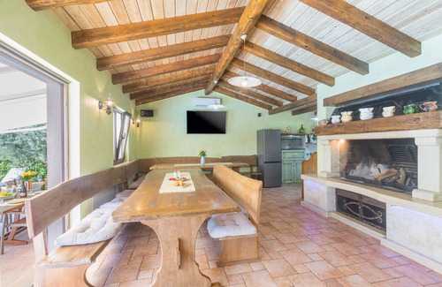 Visnjan Villa | Pool, whirlpool, 12 persons, garden, children's playground,bicycles,table tennis