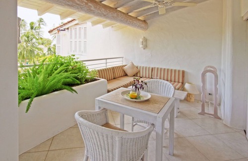 Porters Apartment | Poolside condo on beautiful beach - Glitter Bay 412