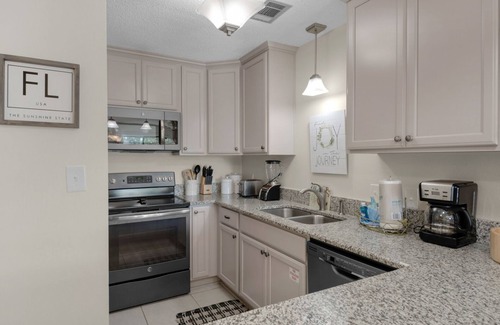 Seagrove Beach Condo | Poolside, Easy Beach Access, Remodeled, Sleeps 8 + Free Attraction Tickets!